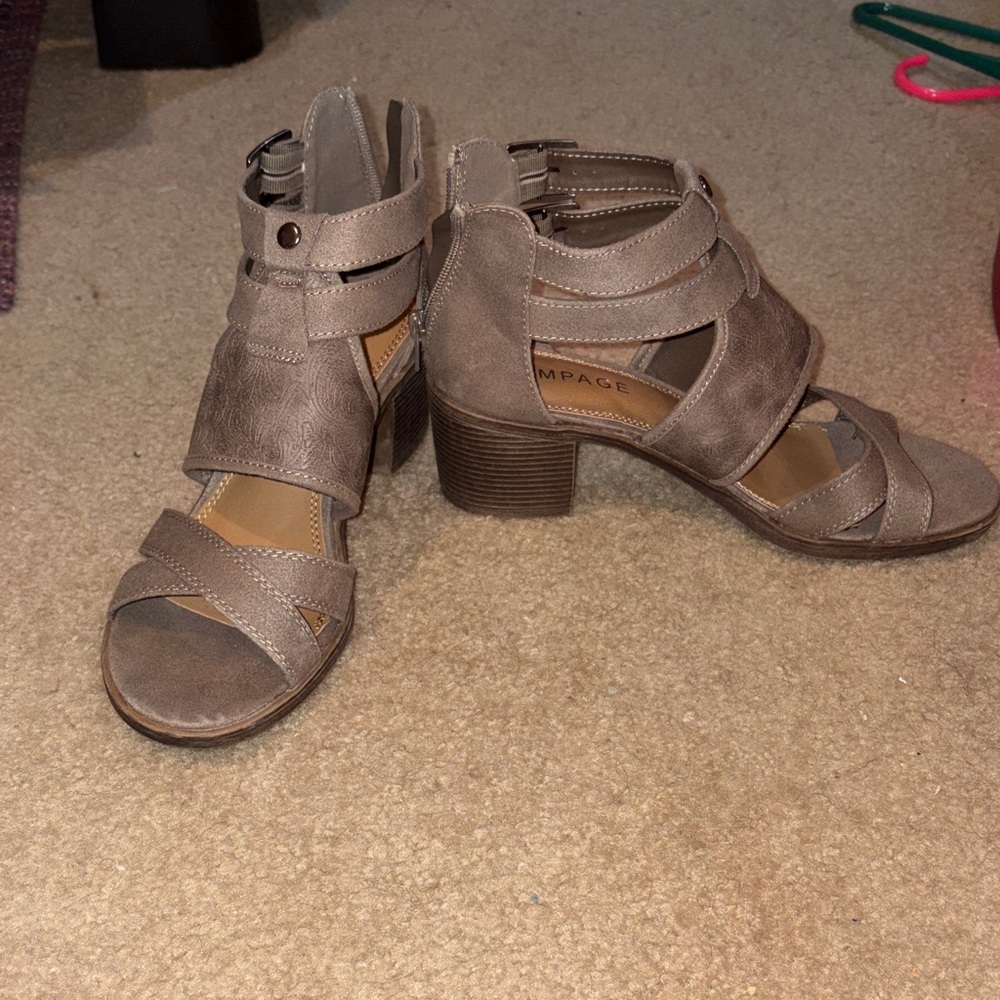 NWOT Rampage Taupe Women's Sandals size 8